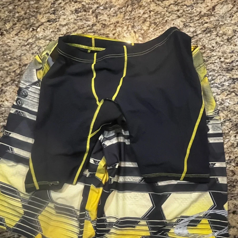 Oakley‎ Blade Board Shorts Mens XL Yellow Black O Stretch Ripstop Surf Trunks XL